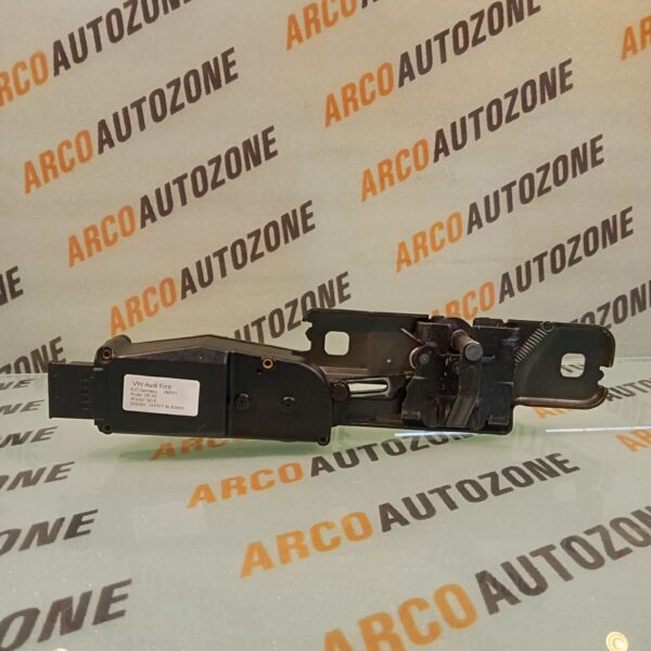 STRIKER PLATE WITH LATCH SUPERB T2 USED 4F9827383E