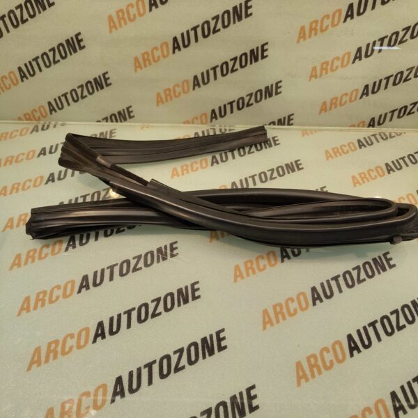 RUN CHANNEL RUBBER SWIFT 12 REAR LEFT IND
