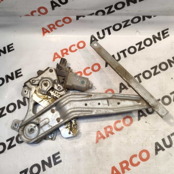 GLASS MACHINE AMAZE BRIO REAR RIGHT WITH MOT USED