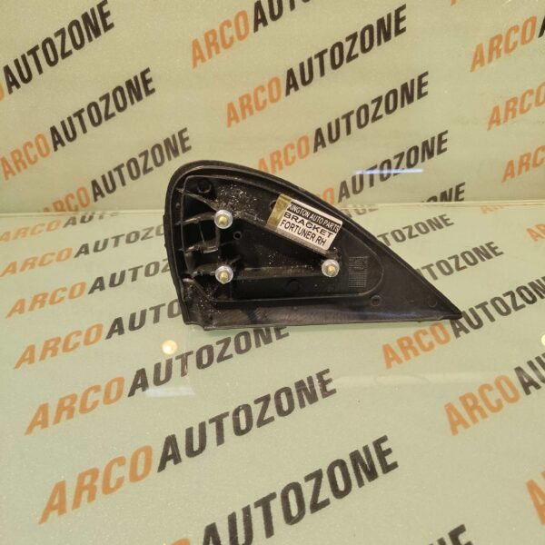SIDE MIRROR BRACKET FORTUNER T1 RIGHT
