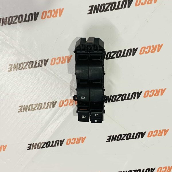 PW SWITCH MAIN CRYSTA FORTUNER 16 FRONT RIGHT AUTO IMP 840400K110