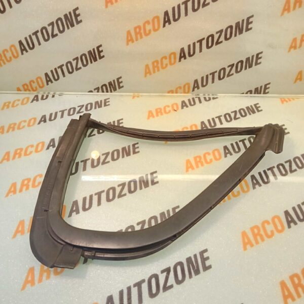 QUARTER GLASS RUBBER ASTAR LEFT MGP 84675M68K00