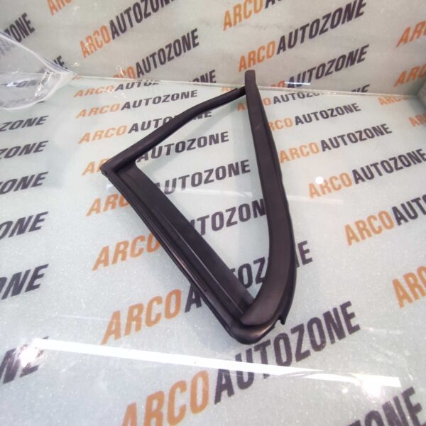 QUARTER GLASS RUBBER SPARK LEFT IMP
