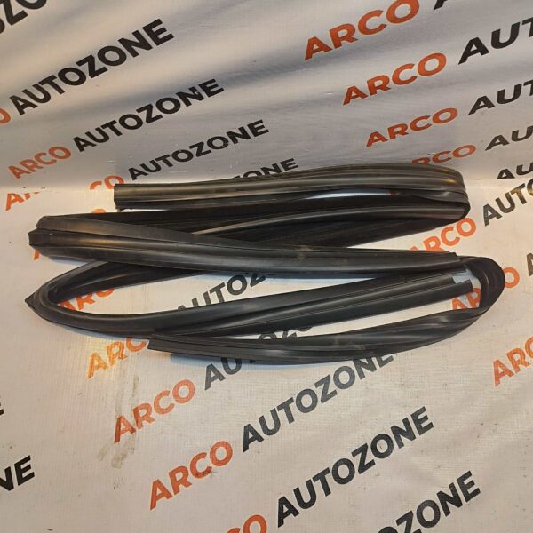 RUN CHANNEL RUBBER SET SCORPIO REAR LEFT RIGHT ALP