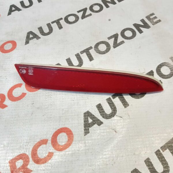 REAR BUMPER REFlECTOR SAIL LEFT GM J9033574