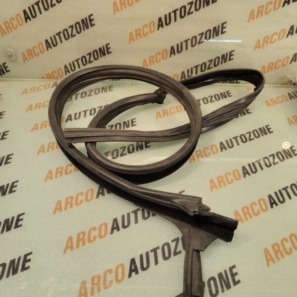 RUN CHA RUBBER WAGONR 2005 FRONT RIGHT IND