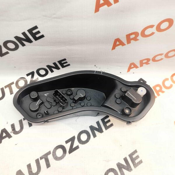 TAIL LIGHT HOLDER SUNNY LEFT NISSAN