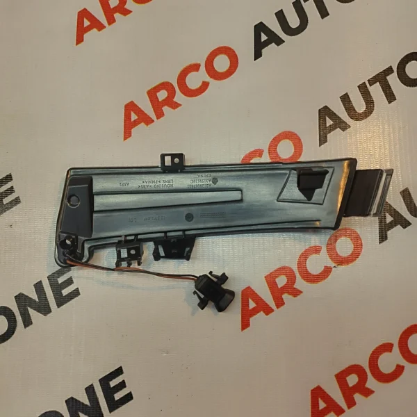 SIDE MIRROR INDICATOR MERCEDES W204 RIGHT