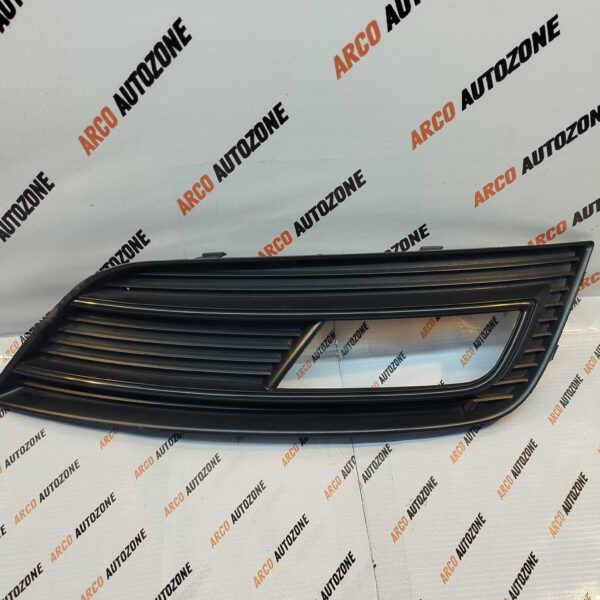 FOG LAMP COVER AUDI A4 B9 BLACK RIGHT IMP 8K0807682B