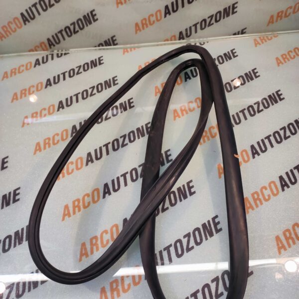 QUARTER GLASS RUBBER TAVERA FIX RIGHT METZELER