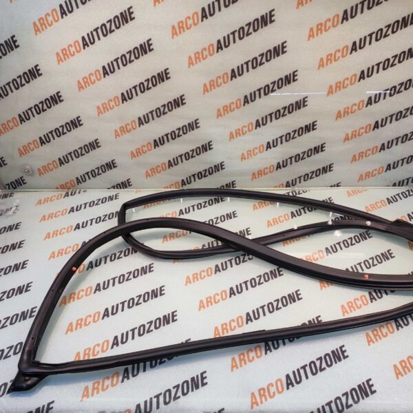DOOR RUBBER VERNA 12 FRONT LEFT HYU 821301V000