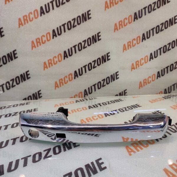 OUTER HANDLE VENUE FRONT RIGHT HOLE CHROME WITH SENSOR IMP 82661K3200