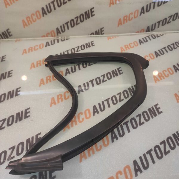 QUARTER GLASS RUBBER ASTAR RIGHT MGP 84665M68K00