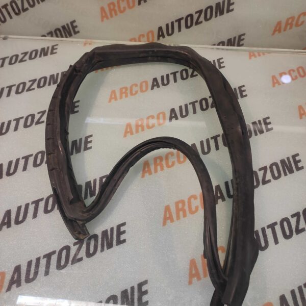 QUARTER GLASS RUBBER DZIRE T1 LEFT IND