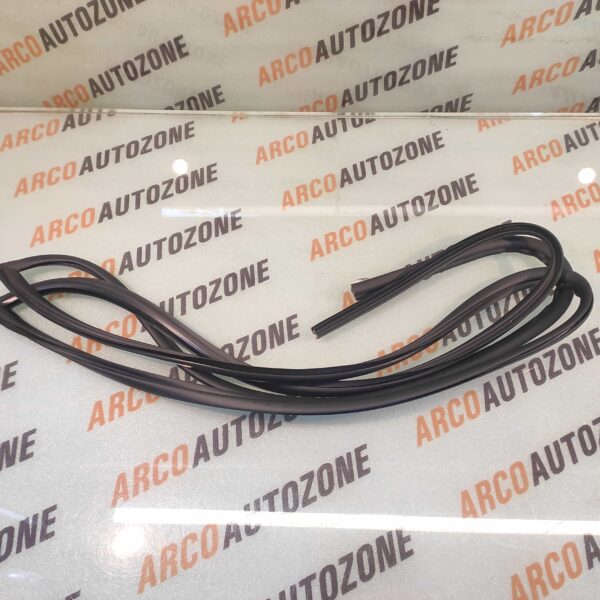 WINDSHIELD MOLD I 10 GRAND FRONT