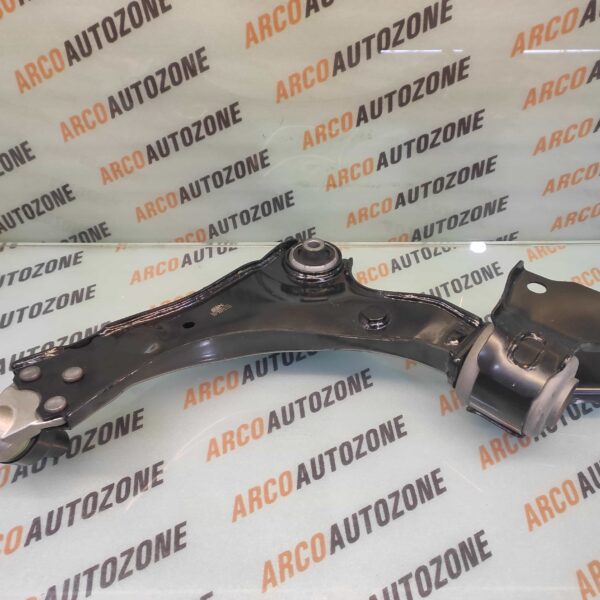 TRACK CONTROL RIGHT ARM EVOQUE DISCOVERY HARRIER IMP LR086107