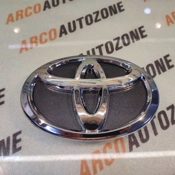 FRONT GRILL LOGO CRYSTA