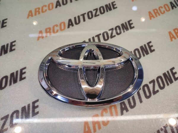 FRONT GRILL LOGO CRYSTA
