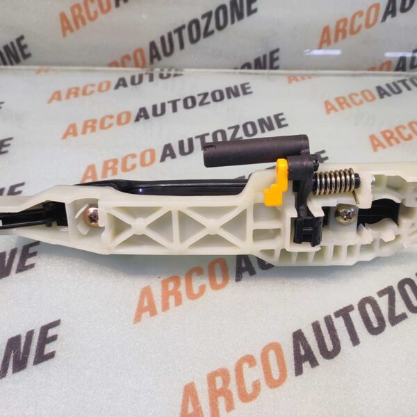 OUTER HANDLE WITH BRACKET VERNA 12 REAR RIGHT