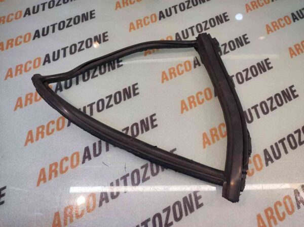 QUARTER GLASS RUBBER GRAND RIGHT IND