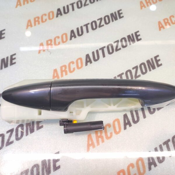 OUTER HANLDE WITH BRACKET VERNA 12 FRONT LEFT